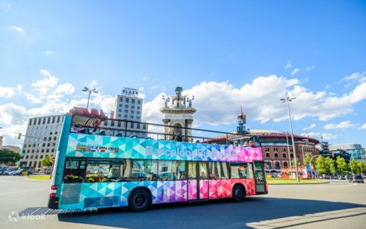 Hop-On Hop-Off Sightseeing Bus Tour in Barcelona