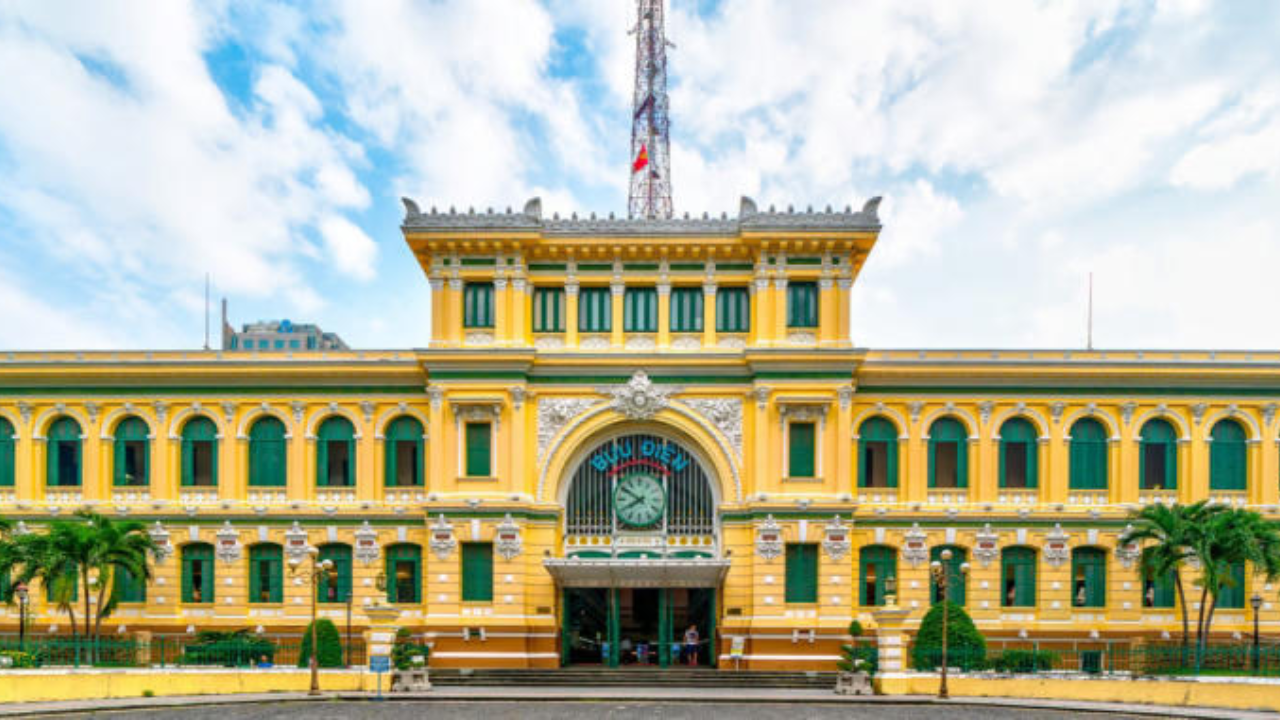 4–7 Seater Private Car Rental with Driver in Ho Chi Minh City – Full Day or Half Day 5