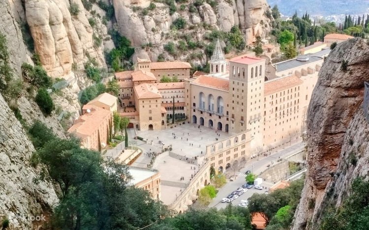 Montserrat Monastery Classic Tour from Barcelona