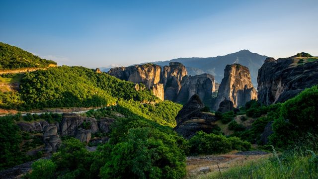 Athens: Meteora Monasteries & Caves Day Trip With Sea Side Breaks