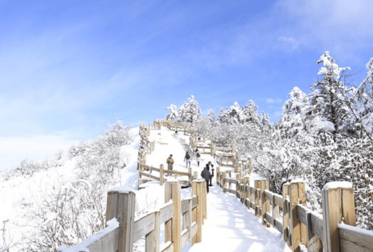 Xiling Snow Mountain & Ski Resort Private Day Tour 3