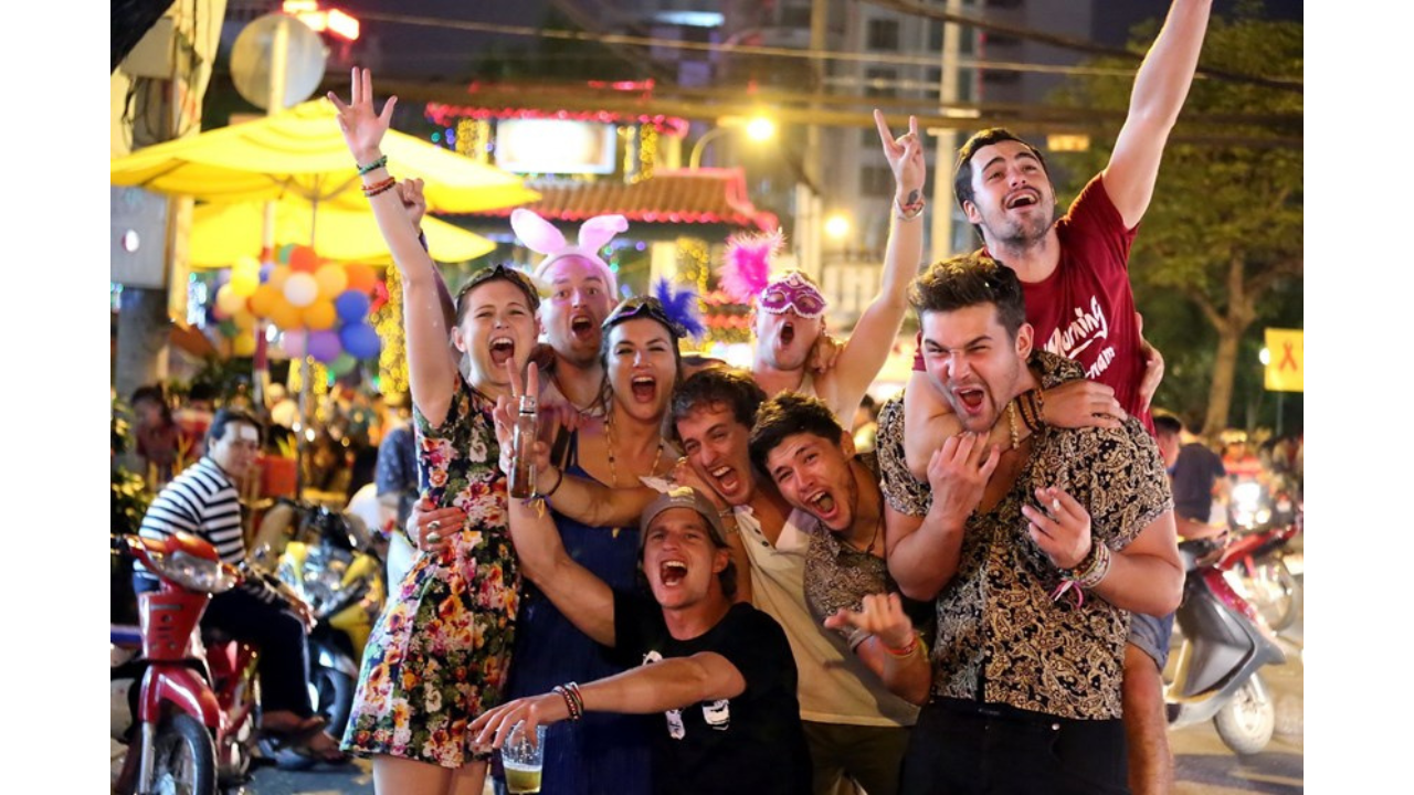 Saigon After Dark: Two Iconic Nightlife Streets by Car