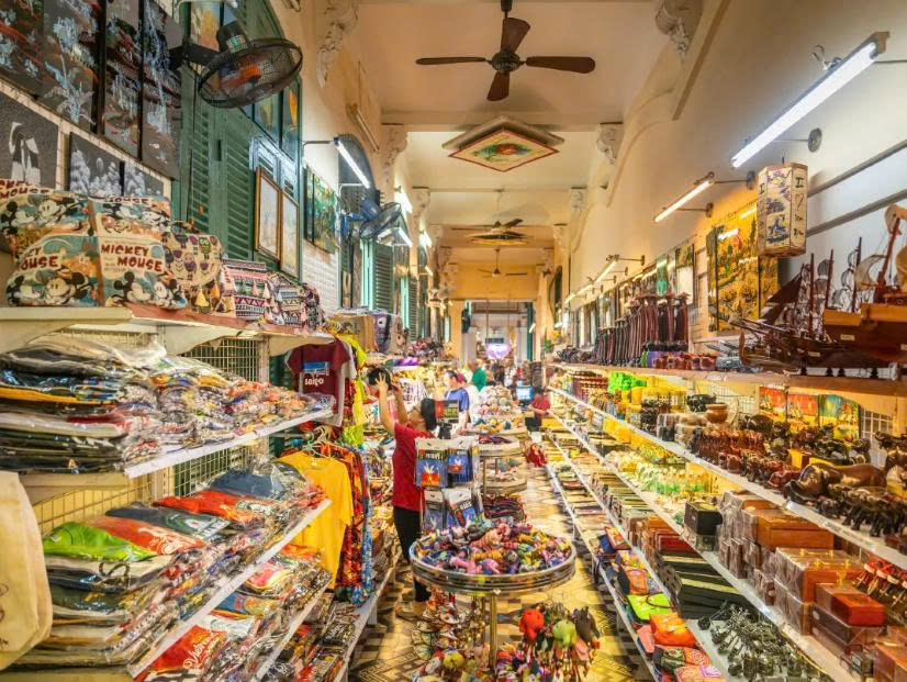 Ho Chi Minh City 1-day tour to Tan Dinh Church + Ben Thanh Market with Vietnamese traditional Ao Dai experience 3