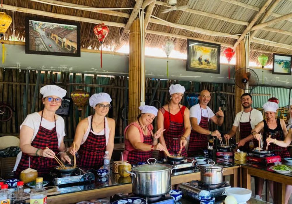 Eco Cooking and Basket Boat Tour