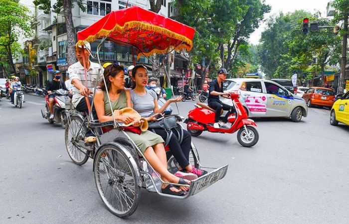 Hanoi Street Food Walking Tour with Cyclo Ride 3