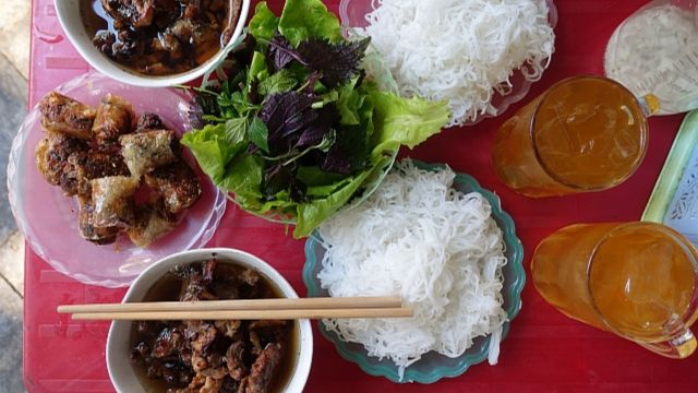 Hanoi: Michelin Guide Street Food Walking Tour 3