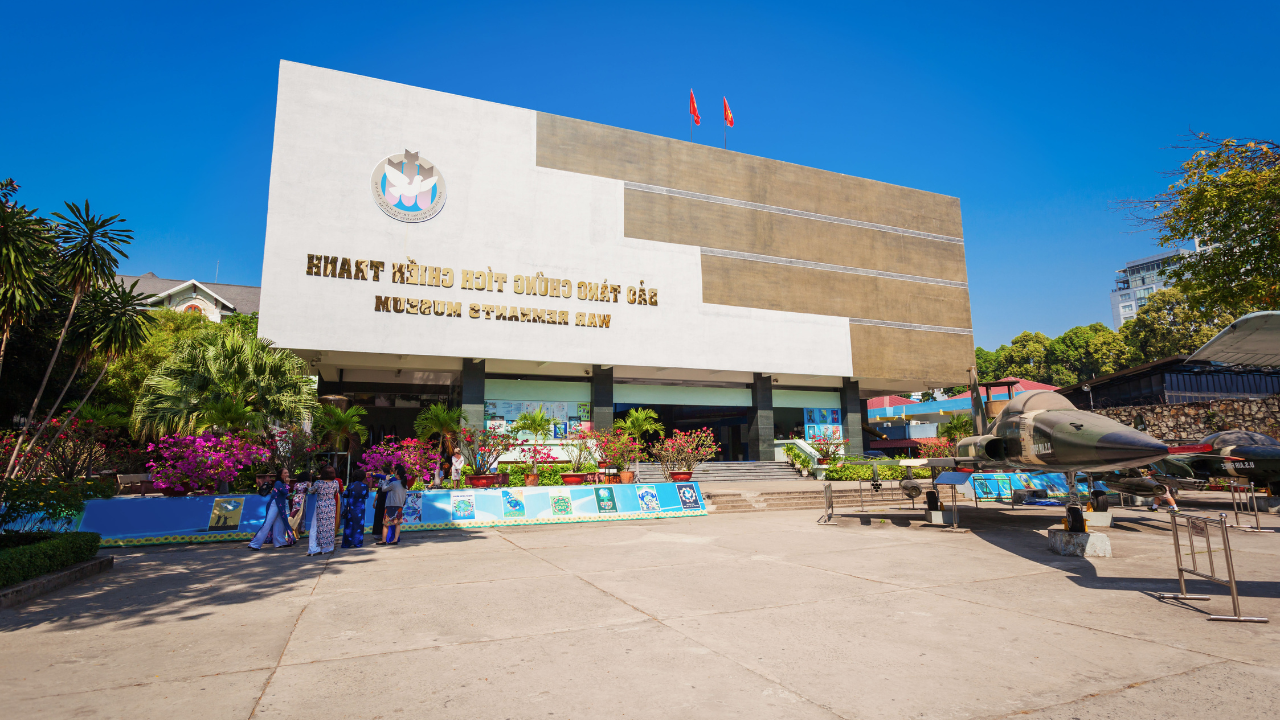 Half-Day Saigon Highlights Tour By Bus – Chinatown & Water Bus Experience 5