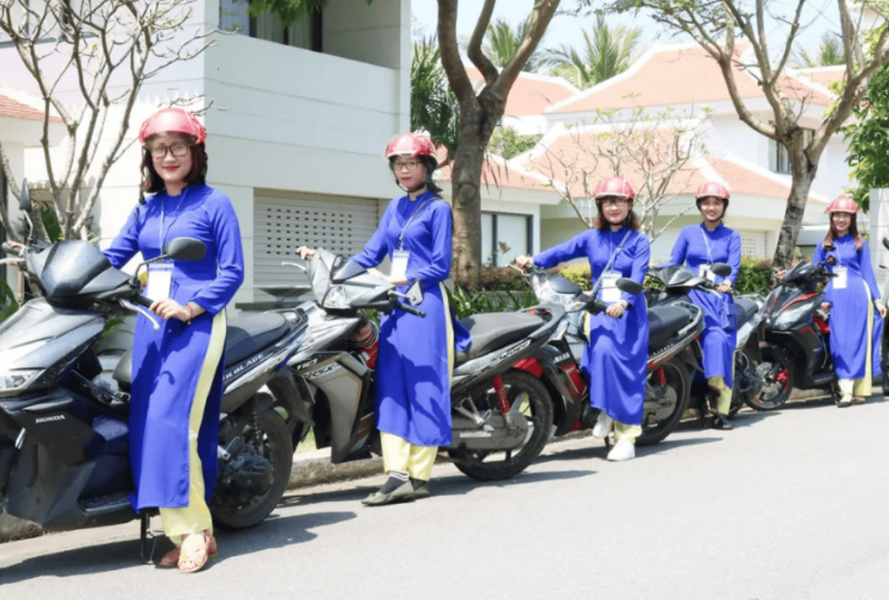 Food Tour with Aodai Rider in Da Nang