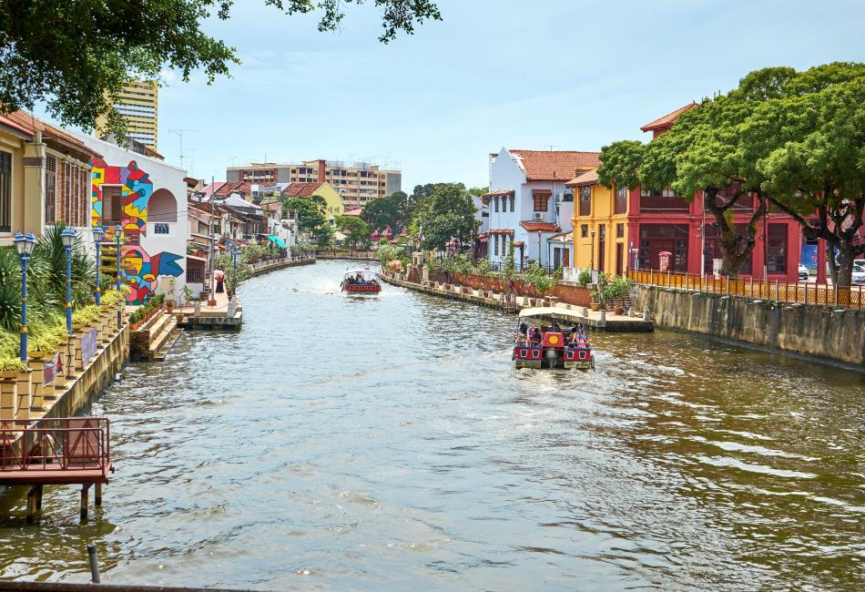 Historical Melaka Day Tour: St. Peter's Church, Porta De Santiago, Red Square, Melaka River | Malaysia 2