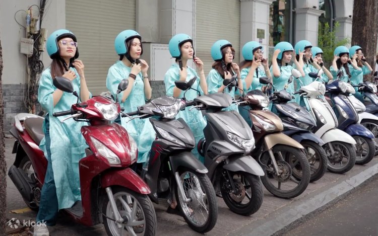 Street Food on Scooter in Ho Chi Minh City with Female Rider Option 2