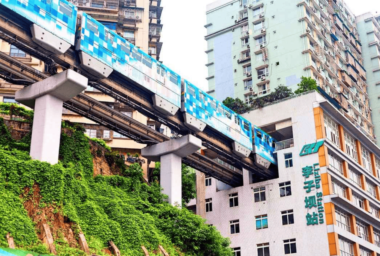 1-Day Chongqing Tour: Yangtze River Cableway + Light Rail Through Buildings + Hongya Cave + Ciqikou 2