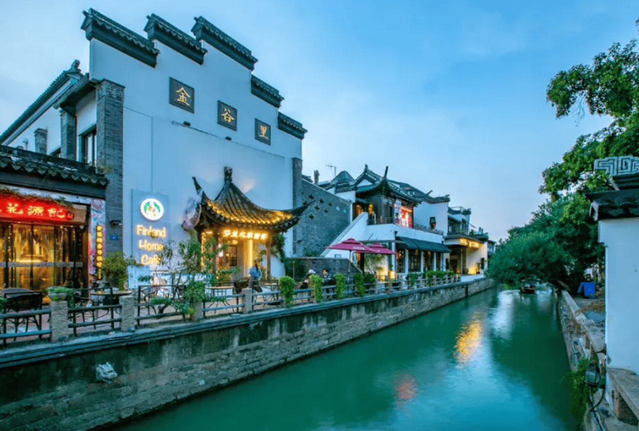 Suzhou Private Day Tour: Suzhou Museum, Humble Administrator's Garden and Pingjiang Road