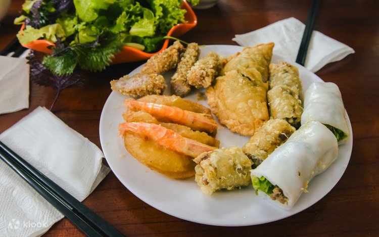 Old Quarter Food Tour with Train Street Visit Option