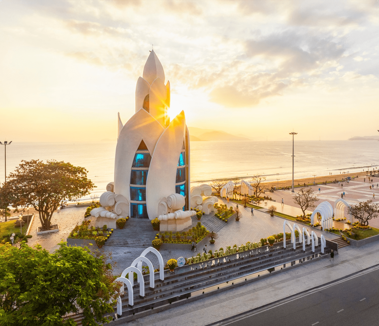 Nha Trang City Half-Day Tour | National Oceanographic Museum, Po Nagar Cham Towers, Nha Trang Cathedral & Chong Rock