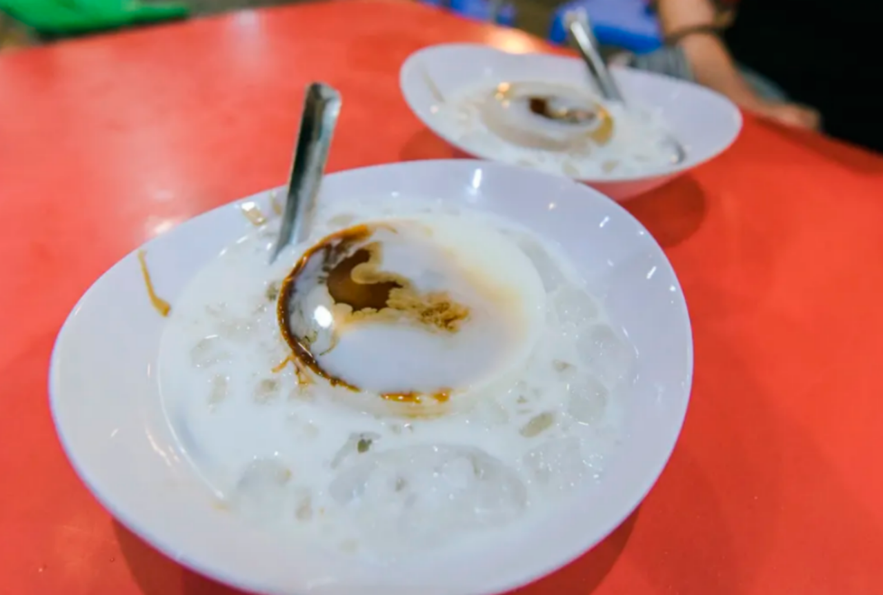 Da Nang Food & Sightseeing Night Tour with Ao Dai Rider 5