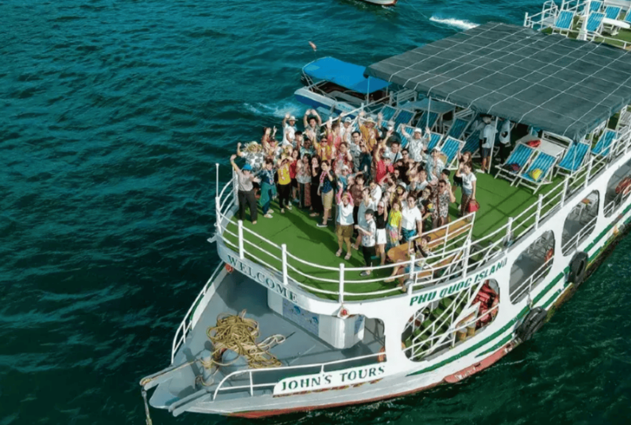 Phu Quoc 1-Day Big Boat Tour: Explore 2 Islands with Snorkeling, Fishing & Lunch