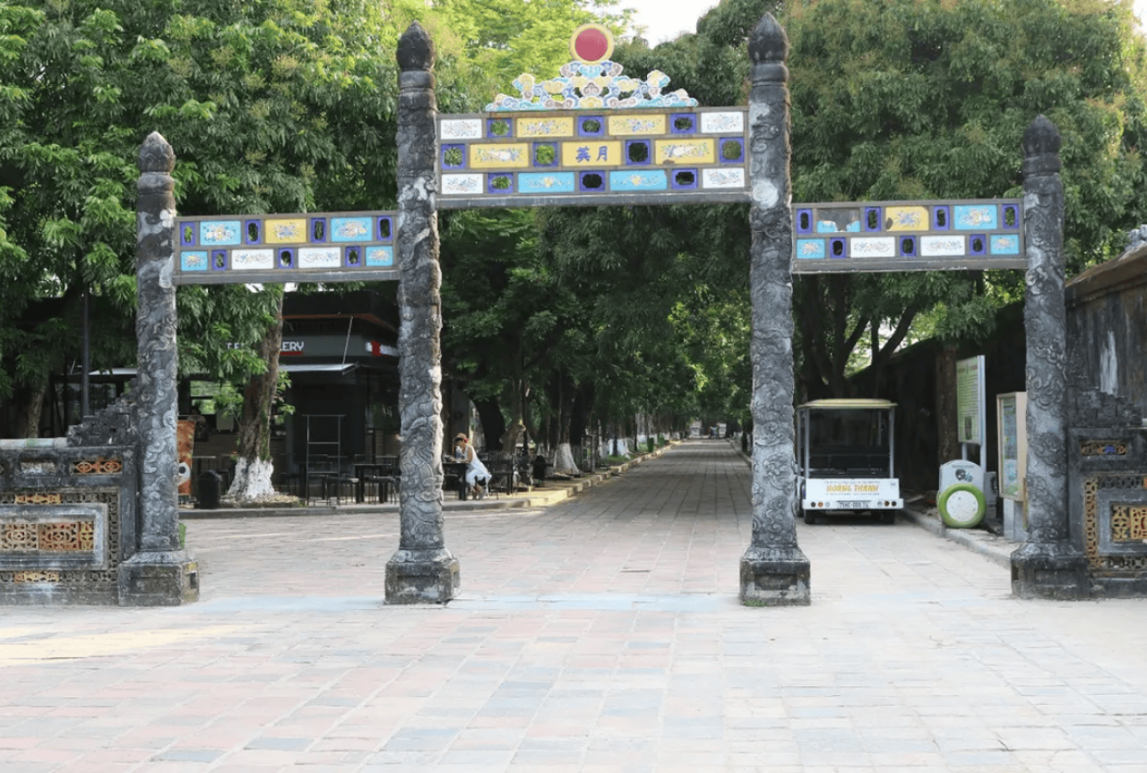 Hue City Day Tour from Da Nang with Chinese-speaking Guide 2