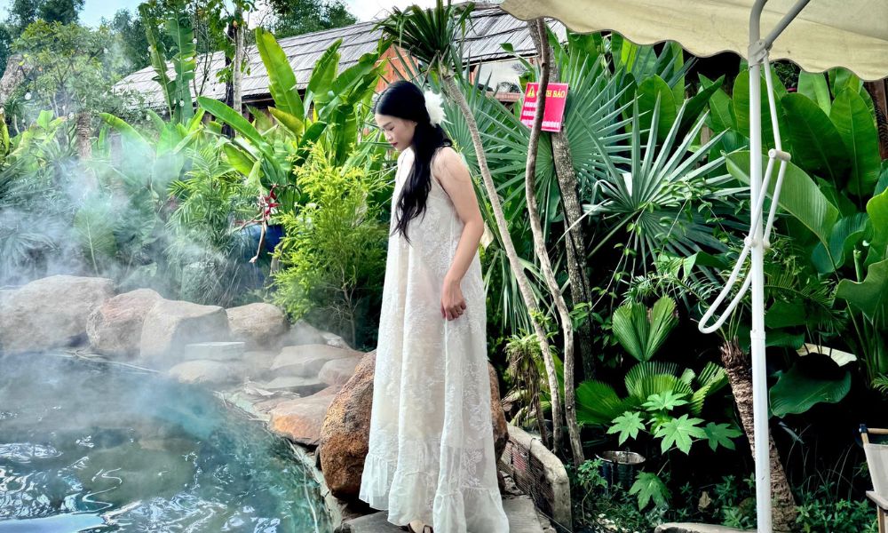 Ride Saigon Like a Friend With Local – Hien/玉贤 (Chinese Guide)