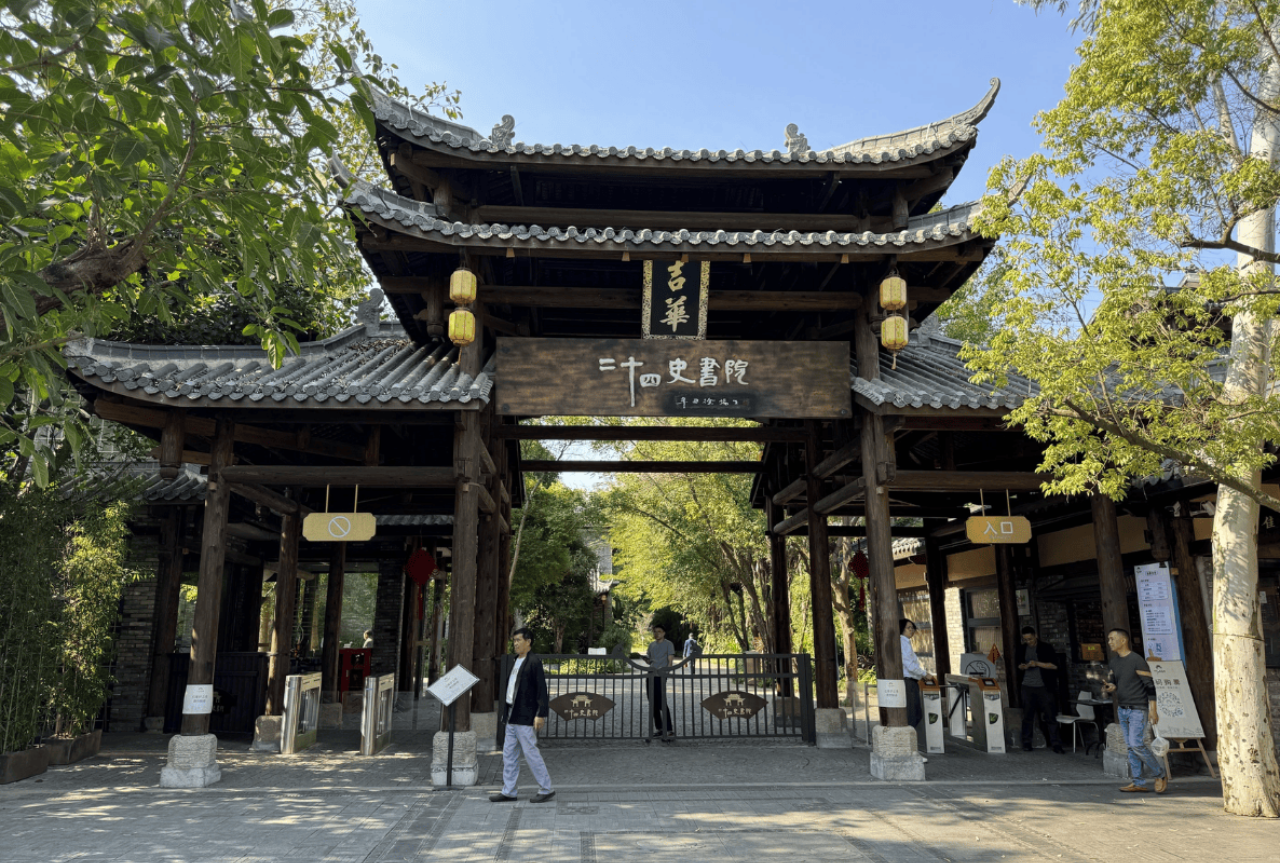 Shenzhen 1-Day Tour: Ping An Finance Centre + Lian Hua Shan Park + Gankeng Hakka Town + Dafen Oil Painting Village