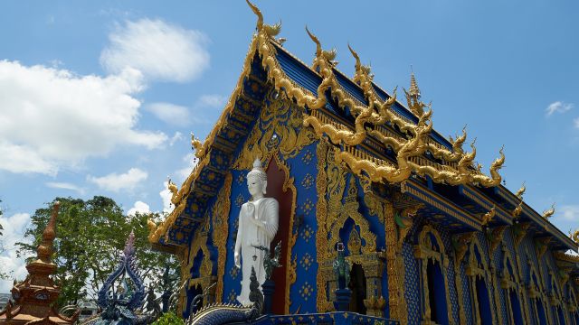 Chiang Rai White Black Blue Temple Tour - Chinese/English Guide 4