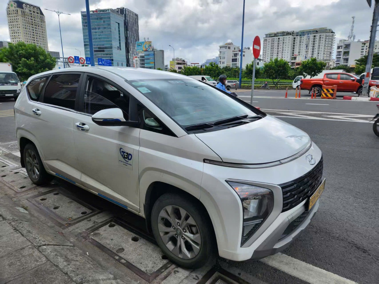 Uncle Thang Honda - City Tour With 7-seated Private Car in Ho Chi Minh 5