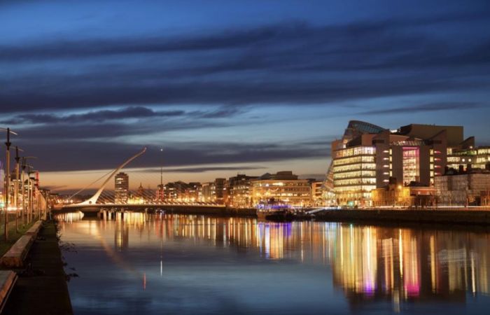 Ireland｜Dublin Airport DUB to Dublin City｜Private car pick-up with Chinese-speaking driver