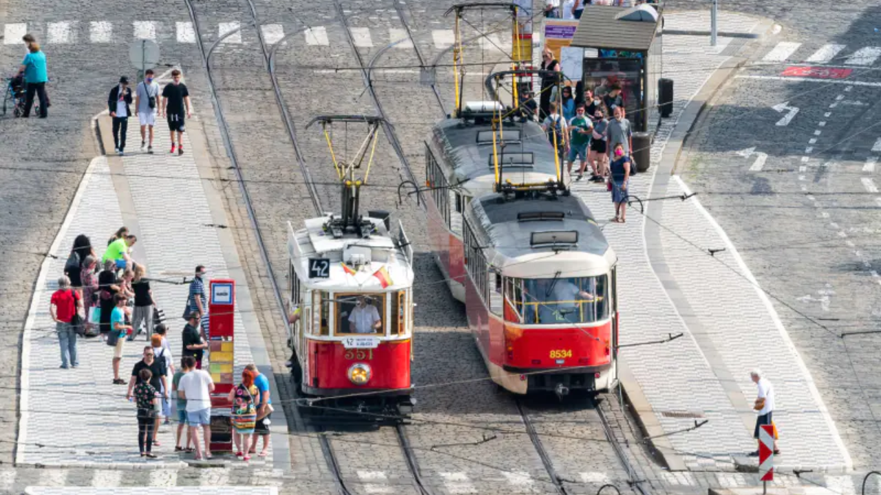 Hop-on Hop-off Historical Tram ticket for Line 42 in Prague 5