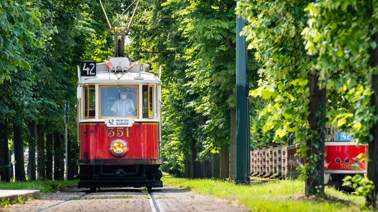 Hop-on Hop-off Historical Tram ticket for Line 42 in Prague