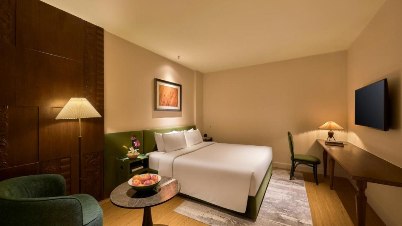 M Village Hotel Premier Thi Sách 5