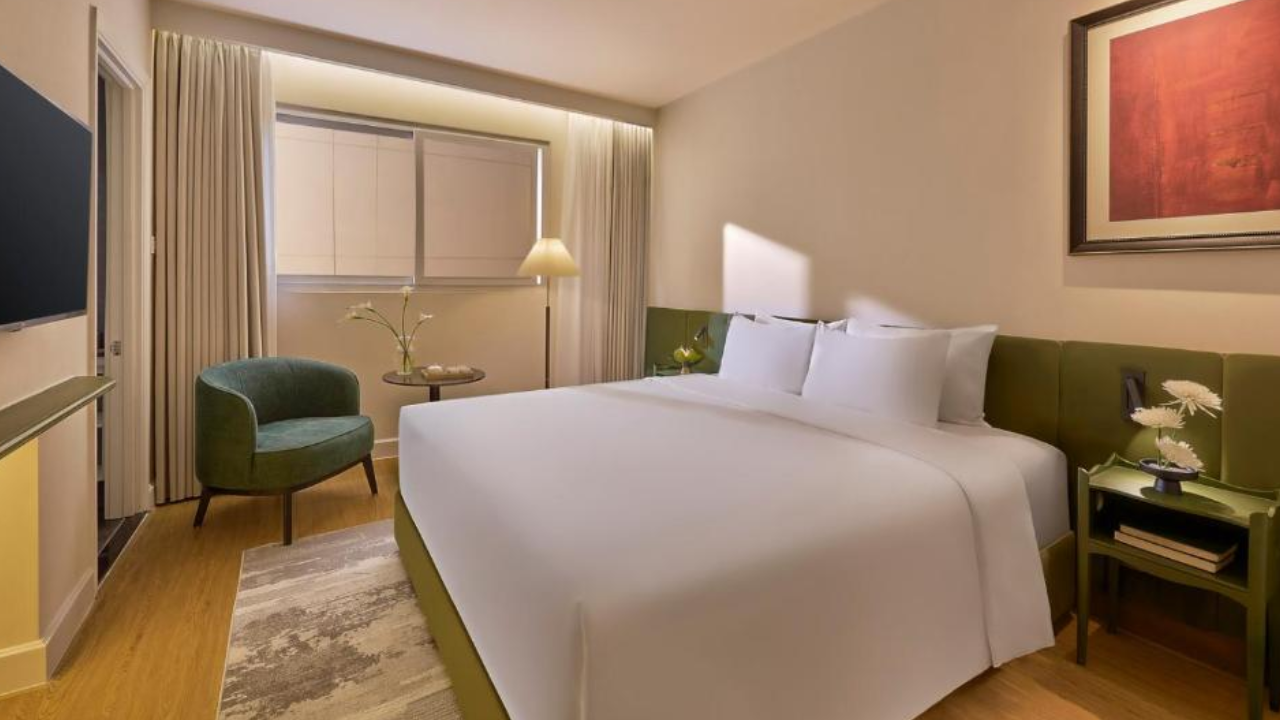 M Village Hotel Premier Thi Sách 2