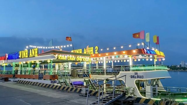 Han River by Night by Vinh Anh Cruise in Da Nang 5