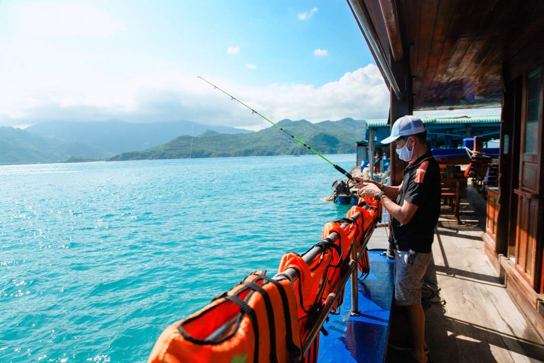Fantastic Snorkeling Tour with Seafood BBQ, Mini Beach & Mun Island 4