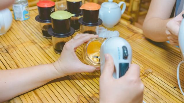 Vietnamese Coffee Making Class in Hoi An 5