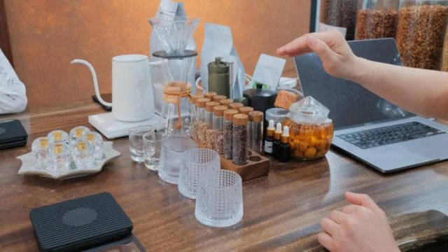 From Farm to Cup: Hanoi Café Workshopwith Free Transfer & Unlimited Wine | Only Chinese 2