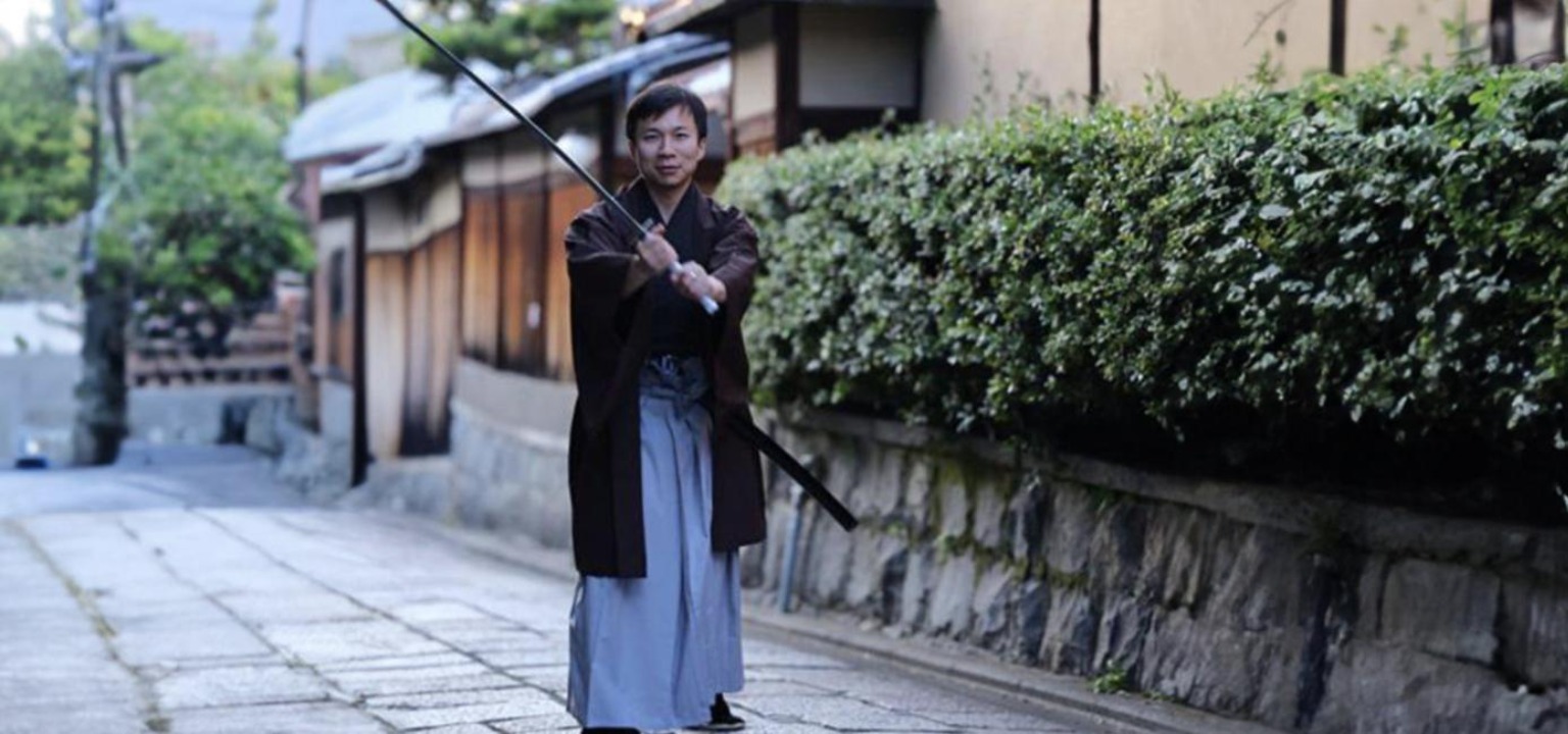 Samurai experience in Kyoto. Feel like a samurai in authentic costume. Available in English and Chinese. 10 minutes' walk from Kiyomizu-dera Temple. 2