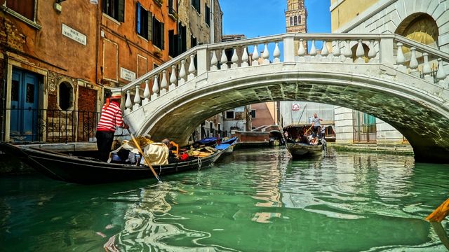 Grand Canal Romantic Gondola Ride in Venice 2