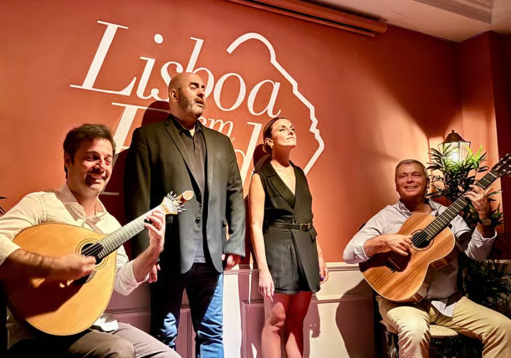 Fado show at Lisboa in Fado with port wine