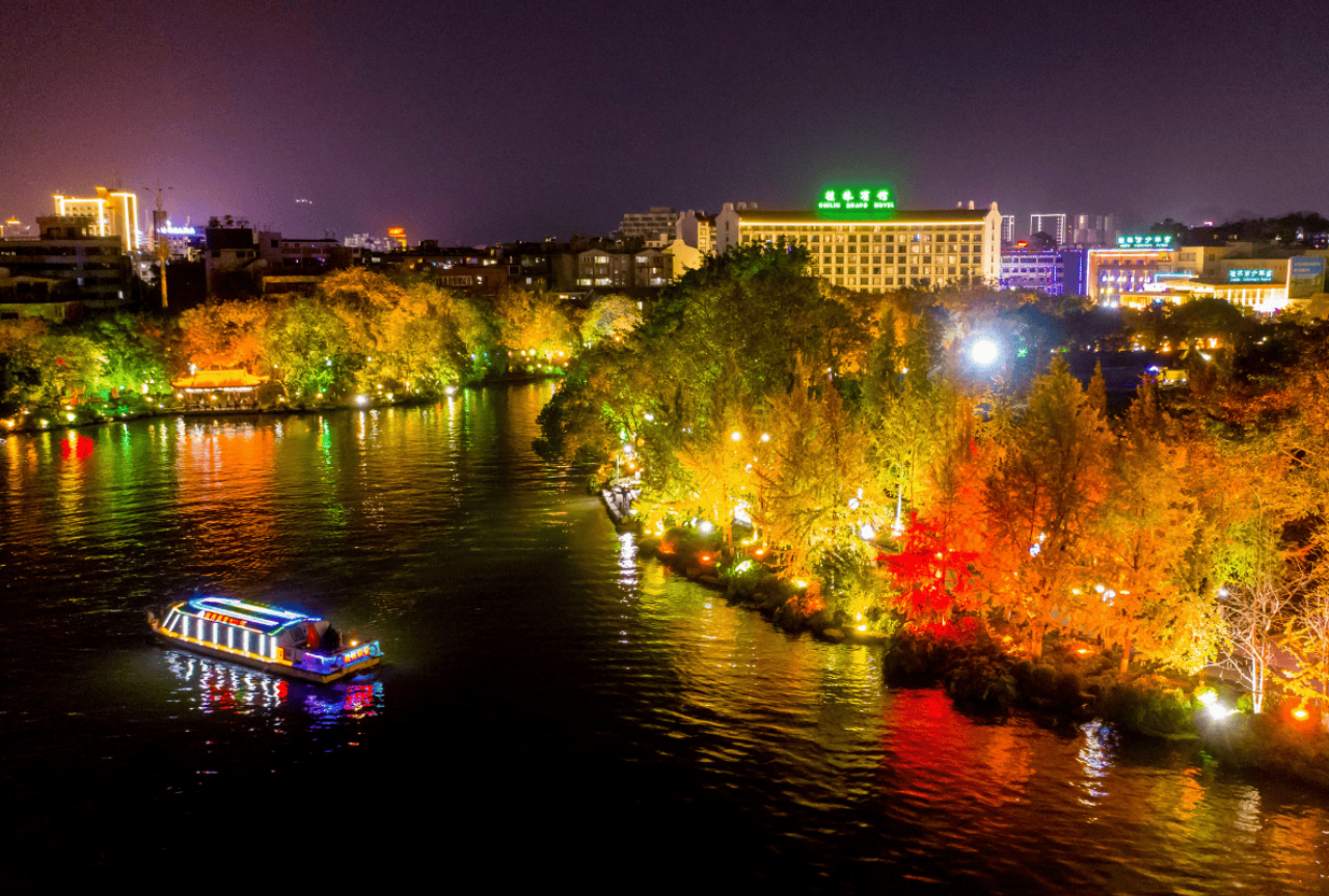 Guilin Two Rivers & Four Lakes Luxury Night Cruise 2