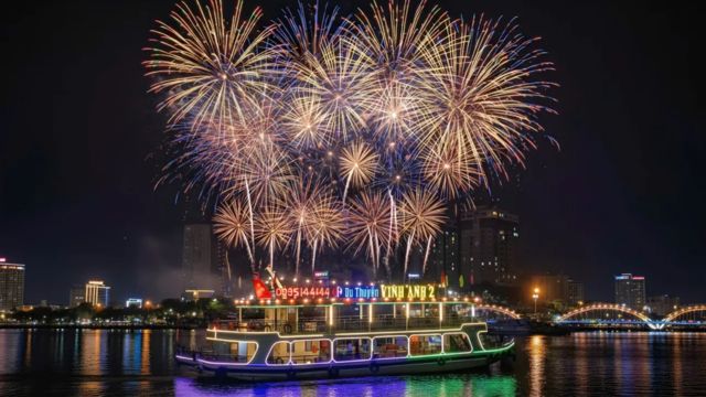 Han River by Night by Vinh Anh Cruise in Da Nang