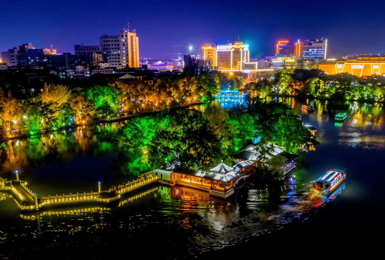 Guilin Two Rivers & Four Lakes Luxury Night Cruise 3