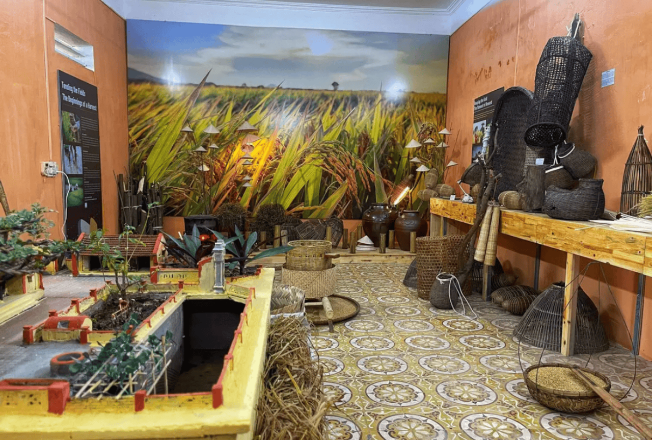 Rice Mosaic & Traditional Straw Broom Workshop at Tam Coc Museum 5