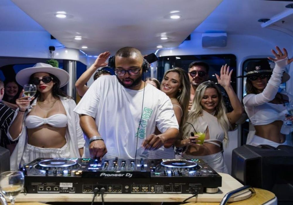Sunset boat party experience in Lisbon 2