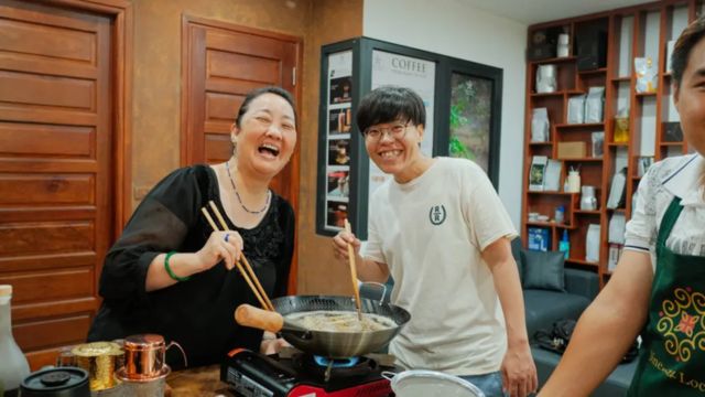 Hanoi Food Journey: Market Tour, Cooking Class & Unlimited Wine 3