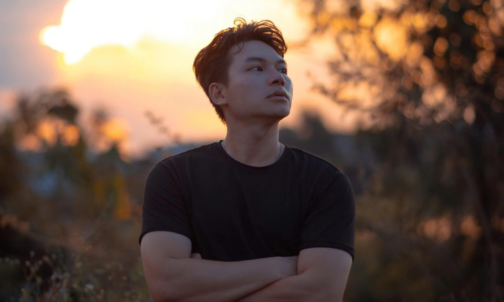 SaiGon Street with Vinh: Private Street Photoshoot & Guided Posing