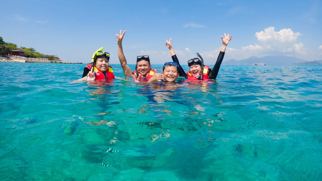 Fantastic Snorkeling Tour with Seafood BBQ, Mini Beach & Mun Island 2