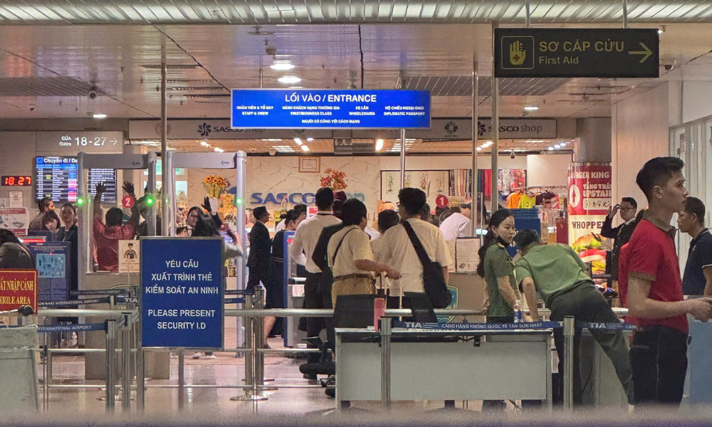 Fast Track Tan Son Nhat International Airport 4