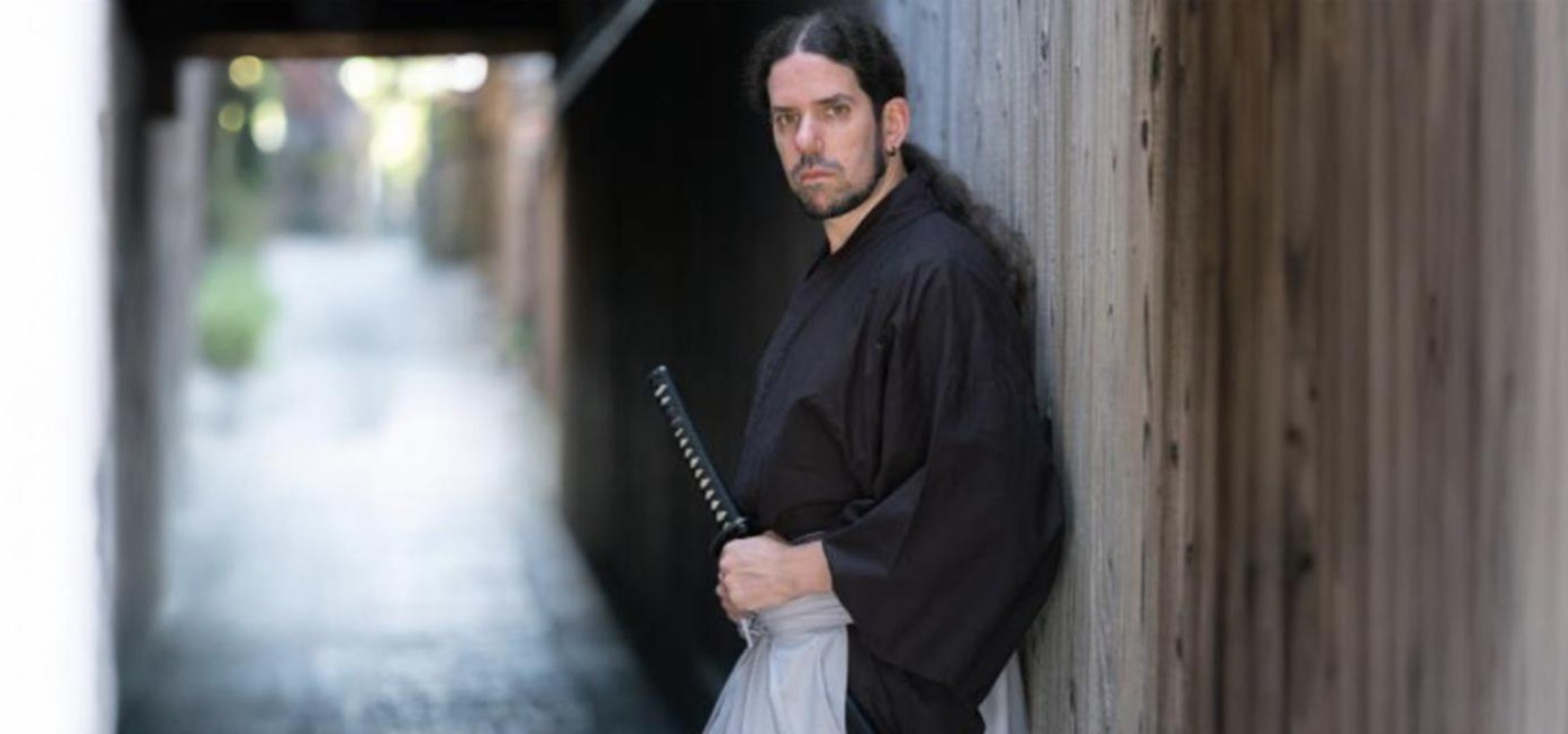 Samurai experience in Kyoto. Feel like a samurai in authentic costume. Available in English and Chinese. 10 minutes' walk from Kiyomizu-dera Temple. 3