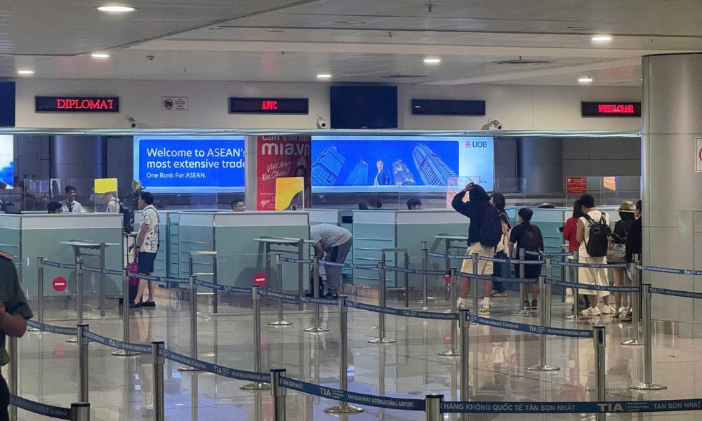 Fast Track Tan Son Nhat International Airport 5