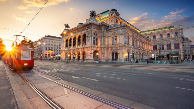 Vienna Hop-On Hop-Off Bus 4