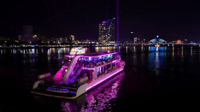 Poseidon Dining Cruise Experience in Da Nang 2